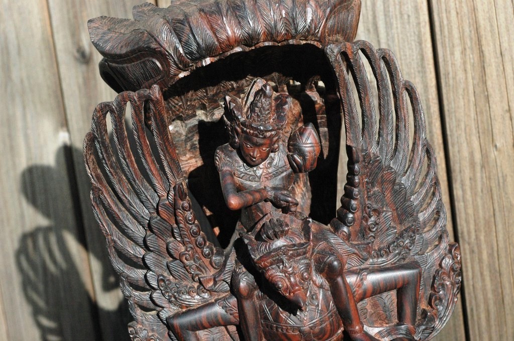 Het middendeel van een Garuda beeld