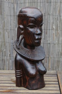 Makonde houtsnijwerk Tanzania, Masai vrouw (1) ebbenhout, 1981