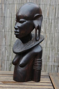 akonde houtsnijwerk Tanzania, Masai vrouw (2) ebbenhout, 1981