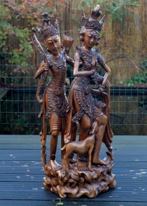 Het verhaal van Rama en Sita staat opgetekend in de Ramayana, het “reisverhaal” van Rama. Een hindoe verhaal van Rama, de god met vele gezichten.