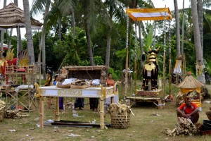 Het treffen van de voorbereidingen voor een massacrematie op Bali