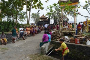 Het treffen van de voorbereidingen voor een massacrematie op Bali.