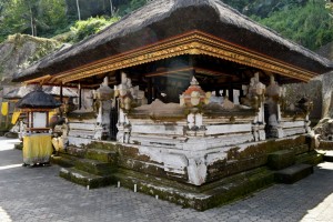 Gunung Kawi, een in de rotsen uitgehouwen tempelcomplex.